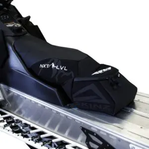 Skinz Airframe Satula Matala Freeride Musta 2011-15 Polaris Pro RMK Integroitu laukku