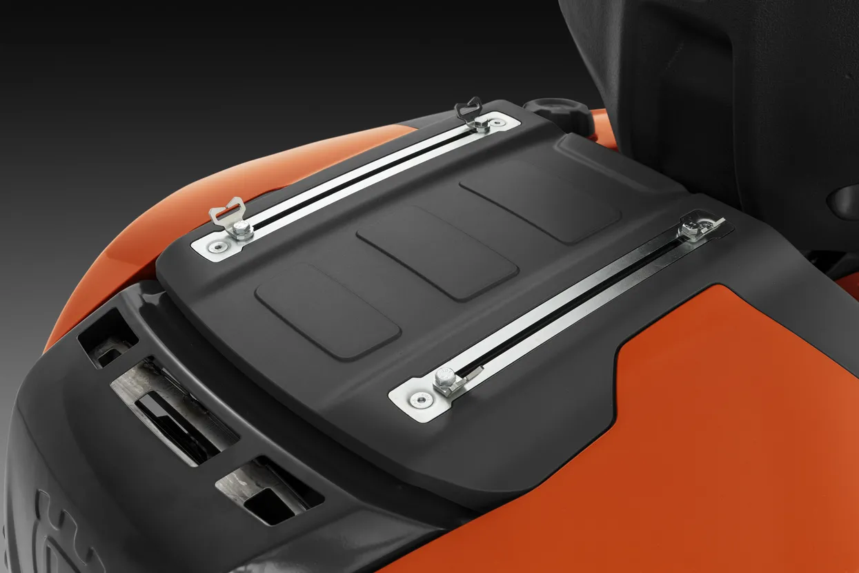 Husqvarna Rider 320X AWD ajoleikkuri + 112 cm Combi leikkuulaite - Image 4