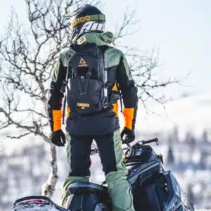 Amoq reppu Conquer 25L musta / oranssi