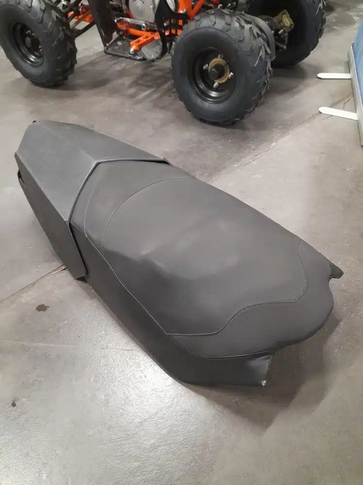 Käytetty istuin Ski-doo REV XP
