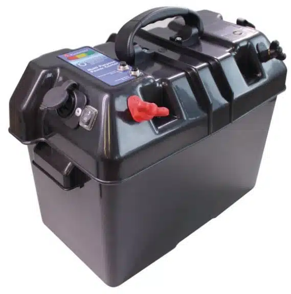 Akkukotelo Tup.Syt + 2 x USB 1A+2A 50A+10A sulakkeilla 133-4-C11517-1