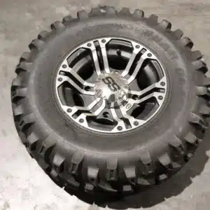 Polaris Sportsman rengas 27×10-12 alumiinivanteella, käytetty