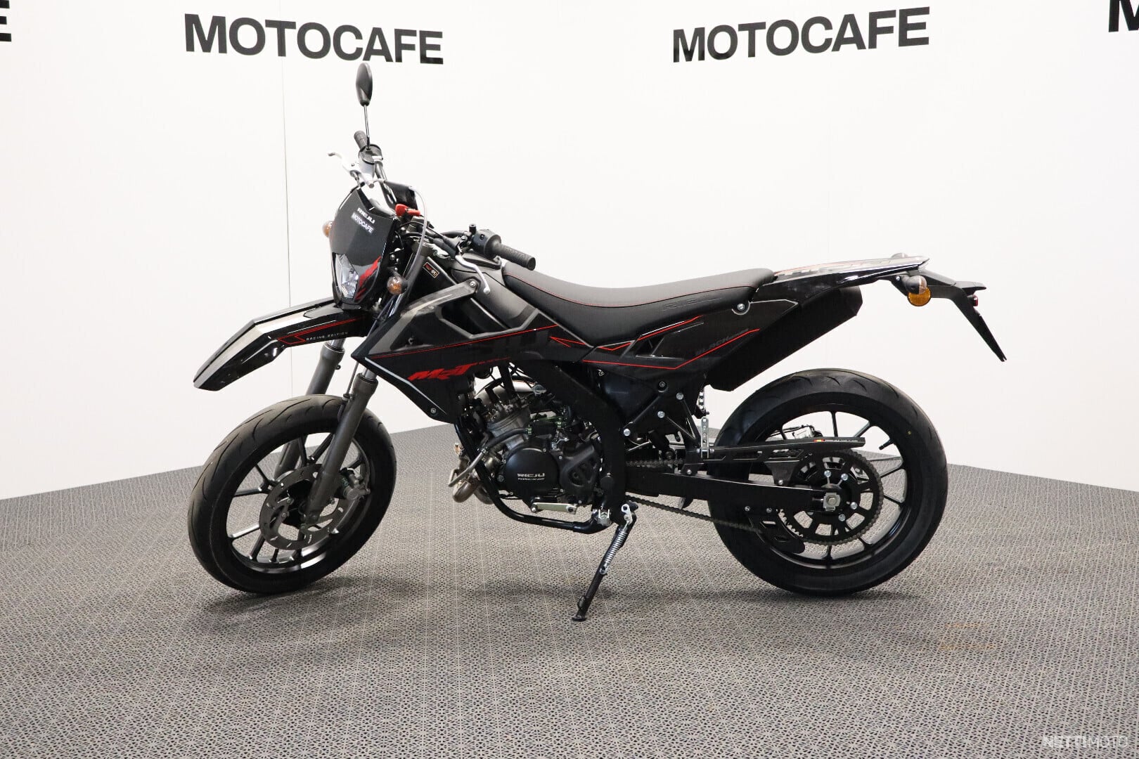 Rieju MRT 50 Supermoto Black Edition Low Euro 5 2025 Motocafe rieju-mrt-50-supermoto-black-edition-low-euro-5-2025-motocafe