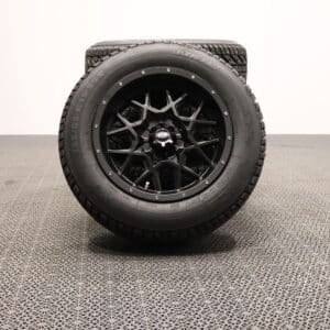 Polaris Mönkijän 15″ nastarengassarja ITP Hurricane alumiinivanteilla