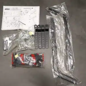 Givi yleismallinen takalaukun kiinnike