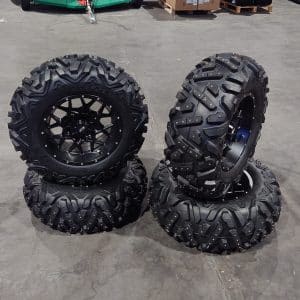 Käytetty Polaris Nastarengassarja - ITP Hurricane 14x7 - Journey 27x9/11-14 rallinastoilla